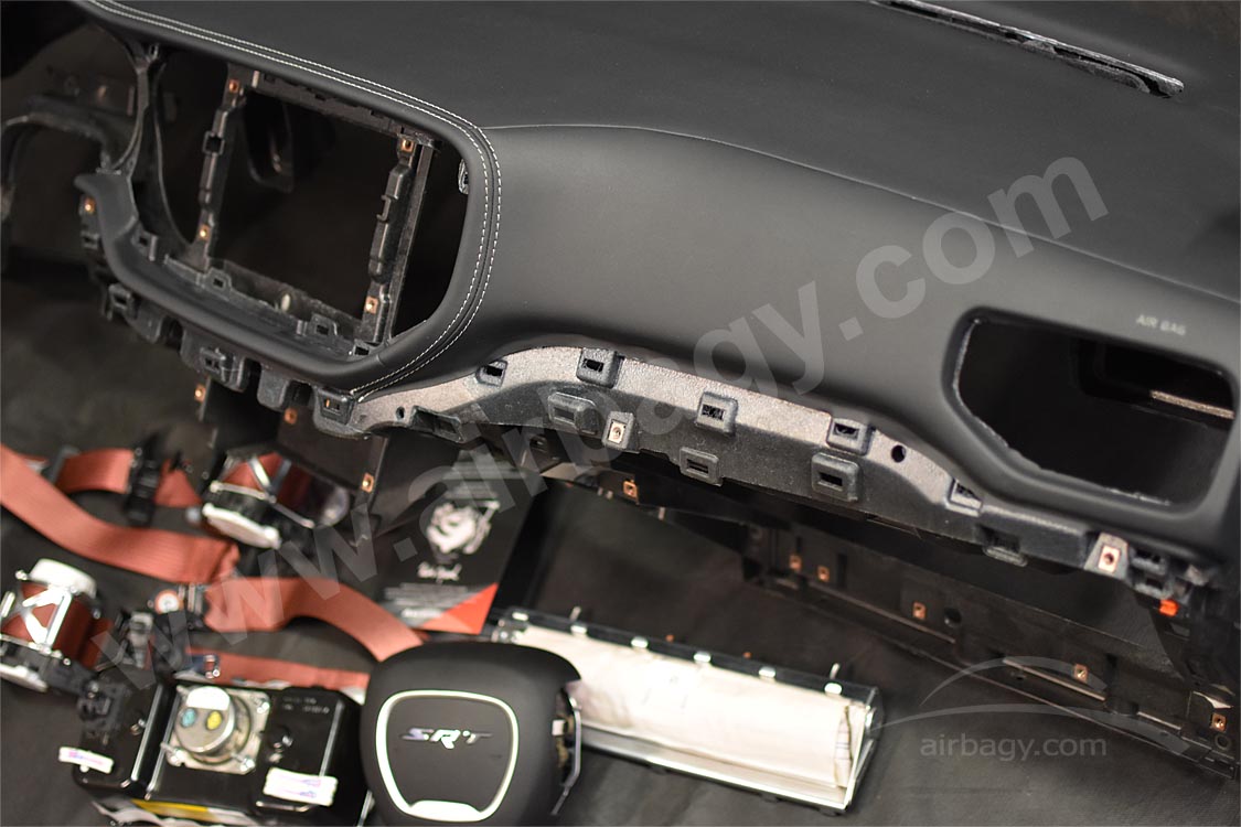 Oprava palubní desky, airbagů a bezpečnostních pásů Dodge Durango 2021
