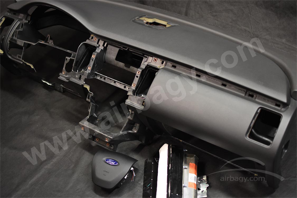 Oprava palubní desky a airbagu Ford Flex 2021