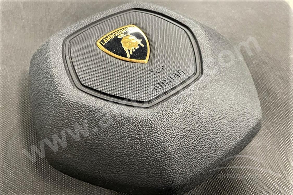 Oprava airbagu řidiče Lamborghini