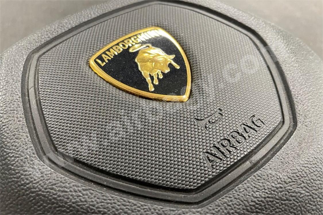 Oprava airbagu řidiče Lamborghini