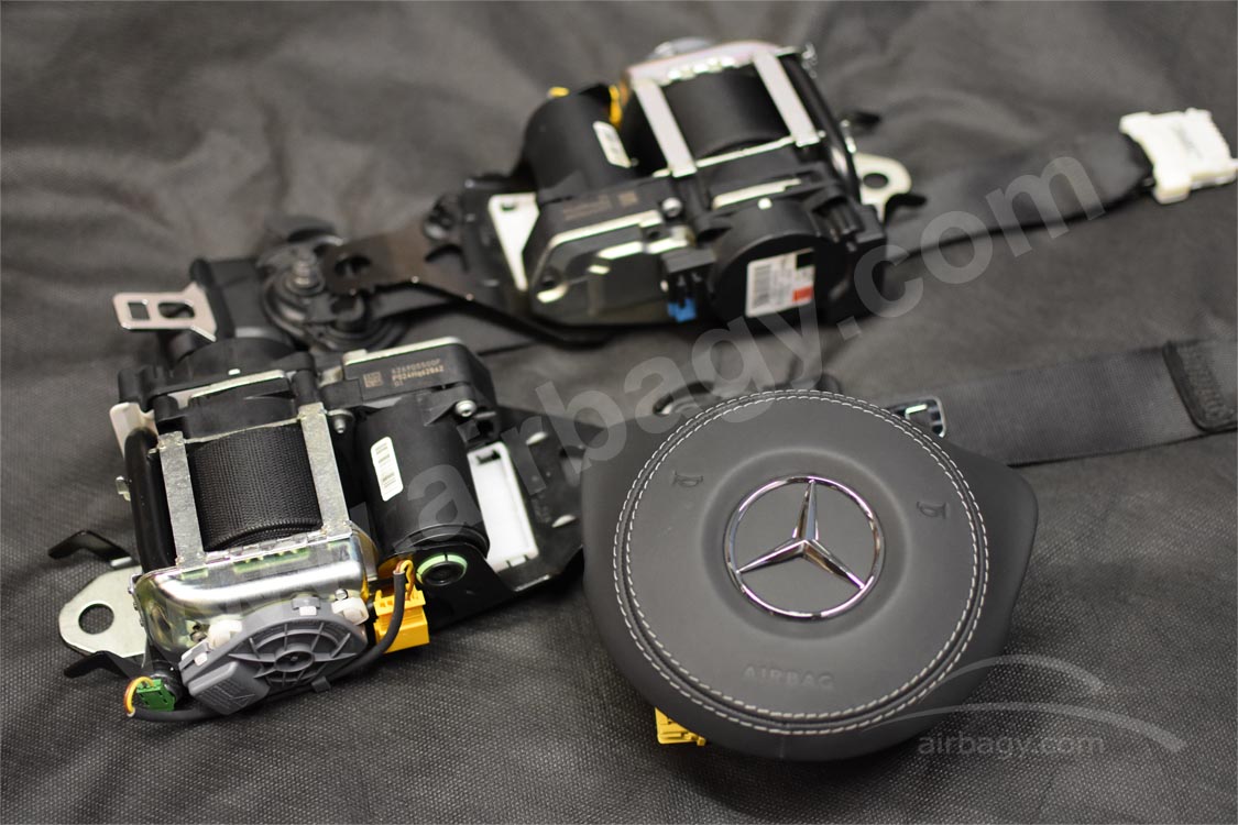 Kožený airbag řidiče a bezpečnostní pásy z motorkem Mercedes S